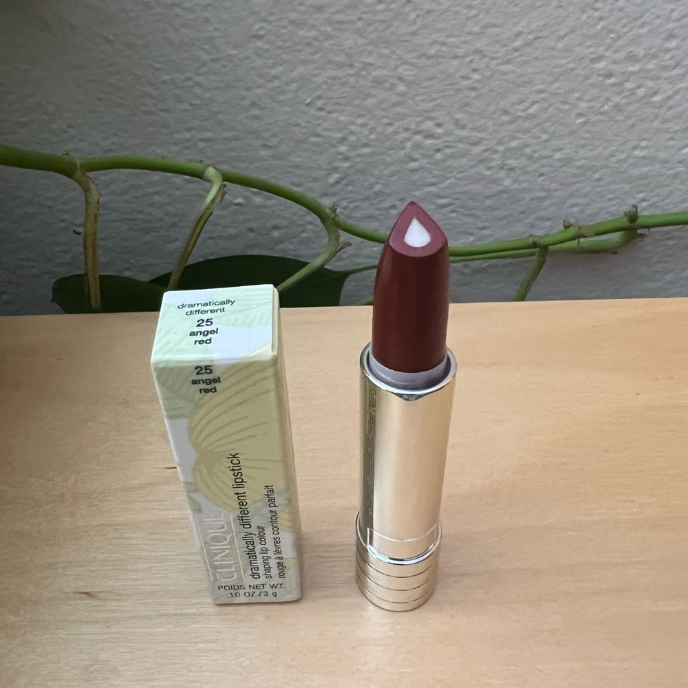 NIB Clinique Dramatically Different Lipstick Shaping Lip Colour Angel Red